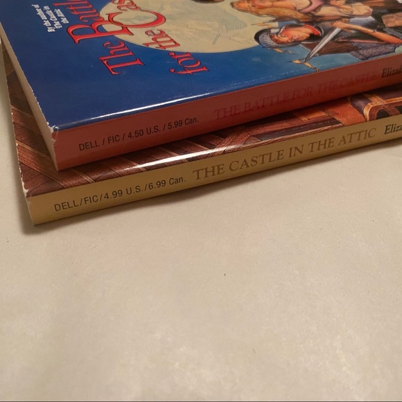 Set of 2 Books Castle in the Attic + Battle Sequel Elizabeth Winthrop YA Novels - Picture 4 of 9